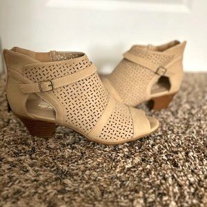 Easy Street Carrigan Women's Sandals- Size 8